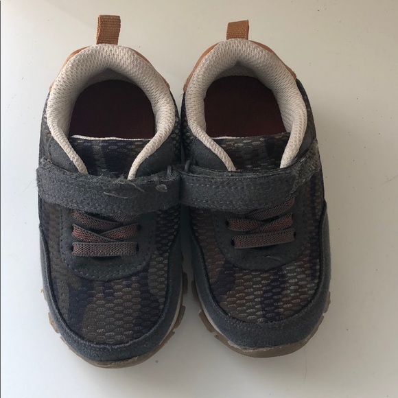 Carter’s Collins style Velcro toddler shoe size 6 - Picture 2 of 6